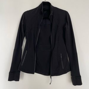 Lululemon women’s black jacket in perfect condition - size 4
